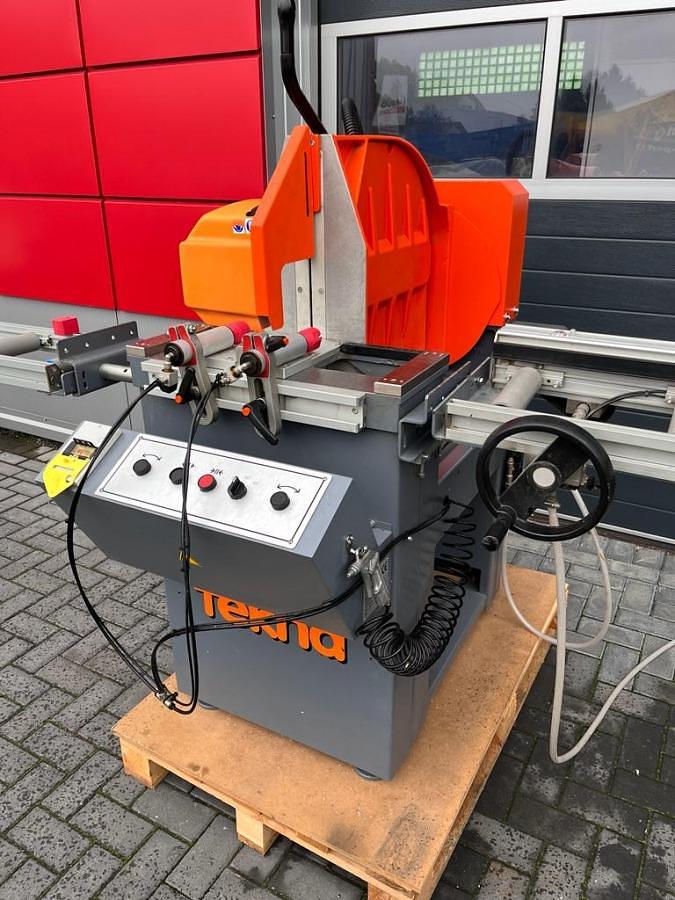 Used SINGLE HEAD SAW TEKNA TK 123 P YEAR 2008 FEEDER AND RECEIVER