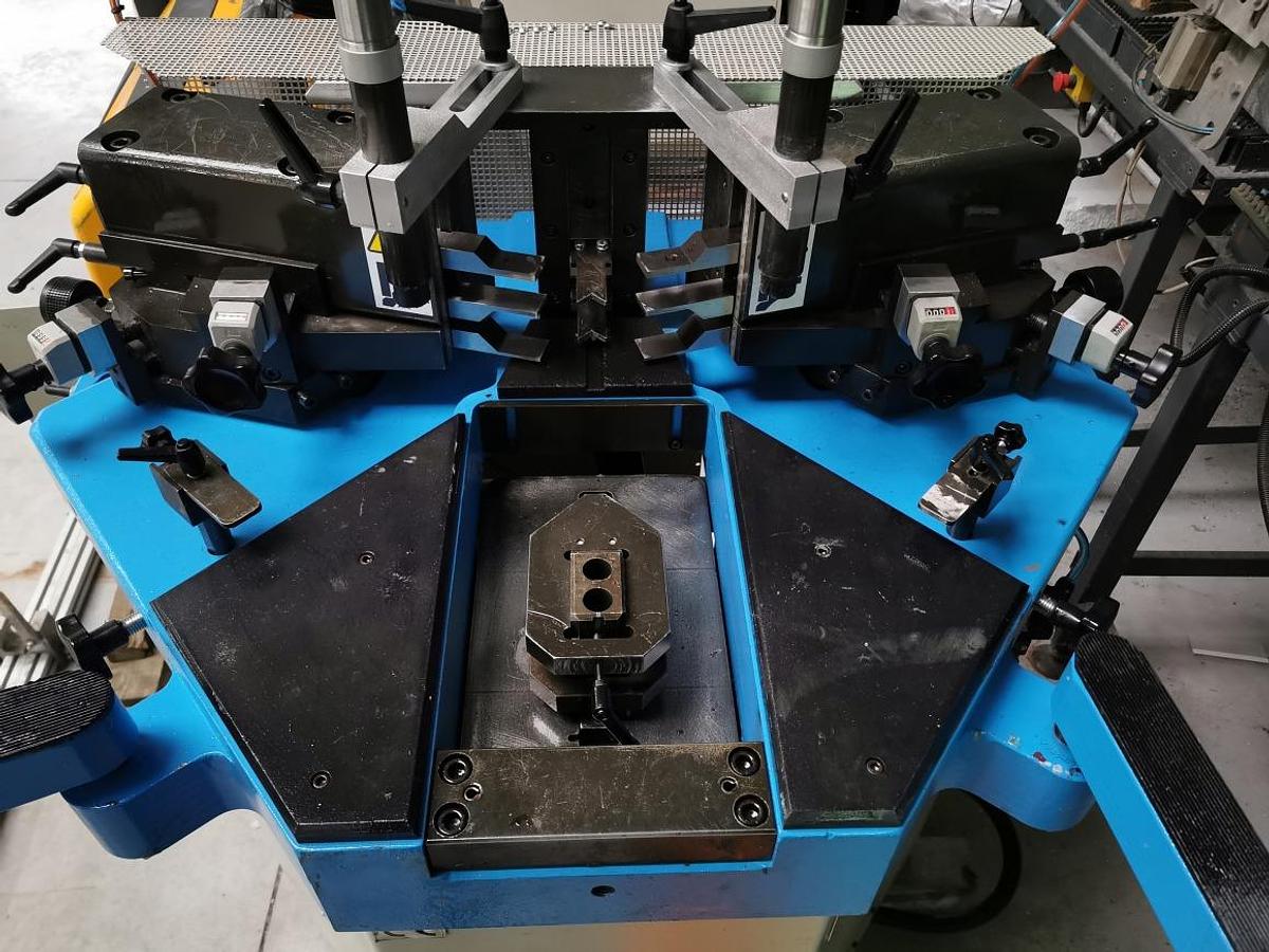 Used CORNER CRIMPING MACHINE PREZ-MET PN 200 YEAR 2016