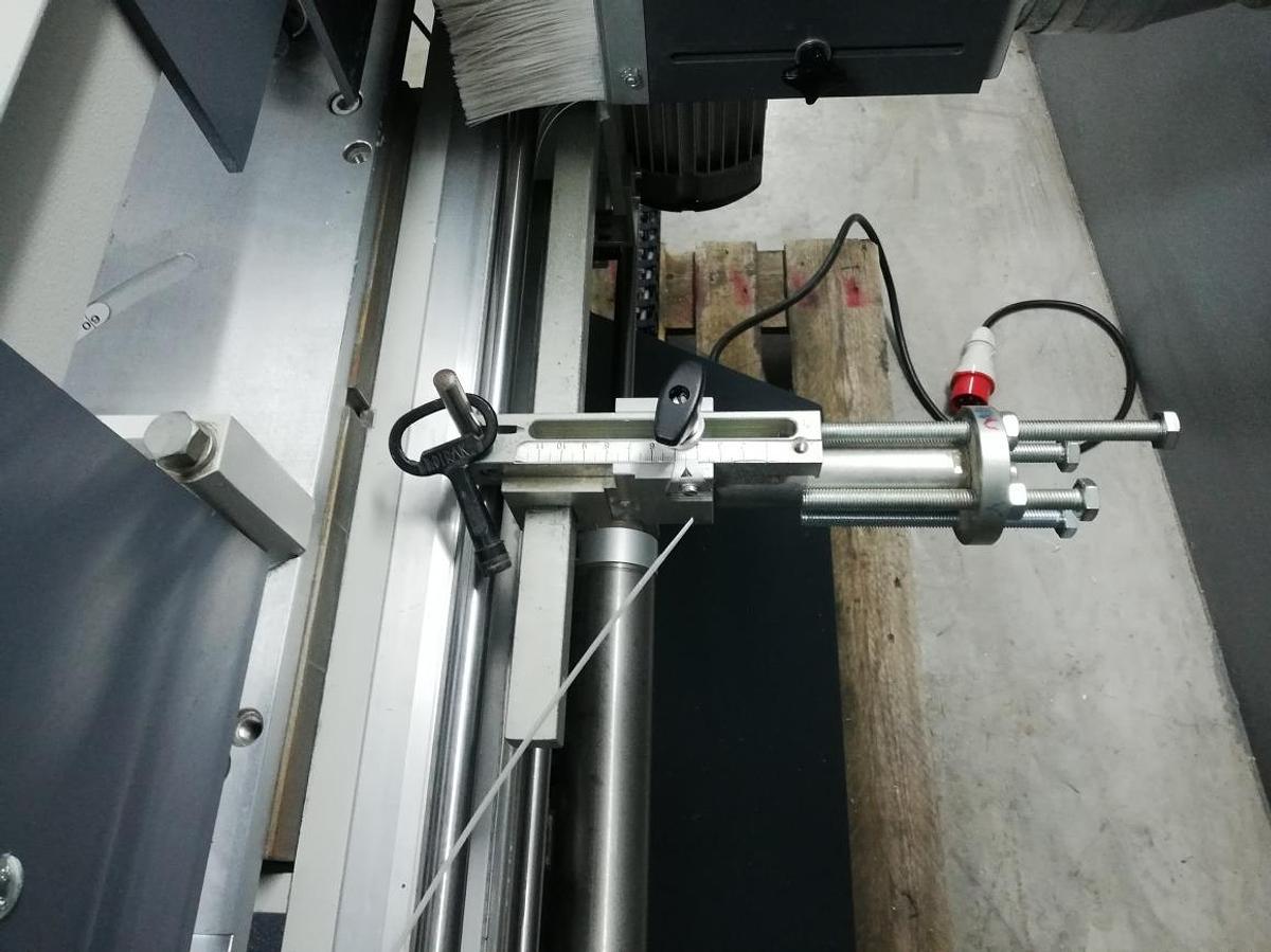 Used COLUMN MILLING MACHINE ELUMATEC AF 223 / 00 YEAR 2011
