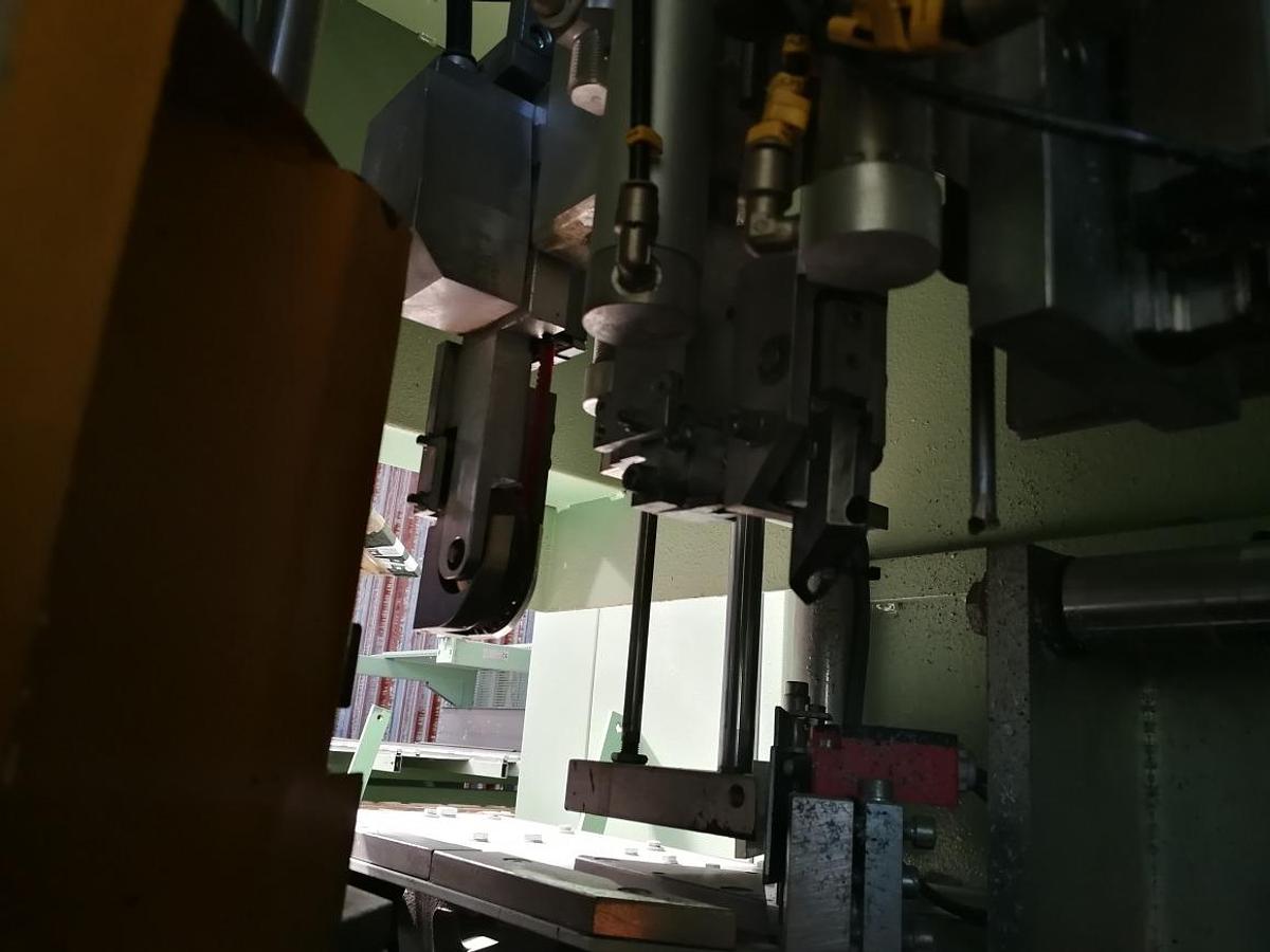 Używane OCZYSZCZARKA AUTOMATYCZNA CNC URBAN SV 310 ROK 2006