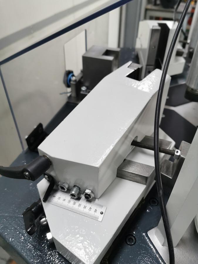 Used CORNER CRIMPING MACHINE ALUMA / PRESSTA EISELE 2000 YEAR 2011