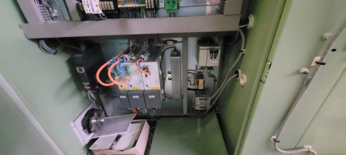 Używane OCZYSZCZARKA CNC DO NAROŻY URBAN SV 430 ROK 2006