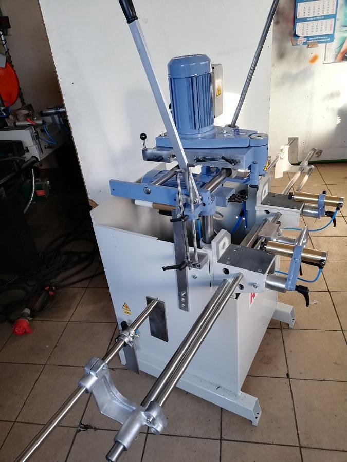 Used MILLING AND COPYING MACHINE (HANDLE) ROTOX KF 349 YEAR 2002