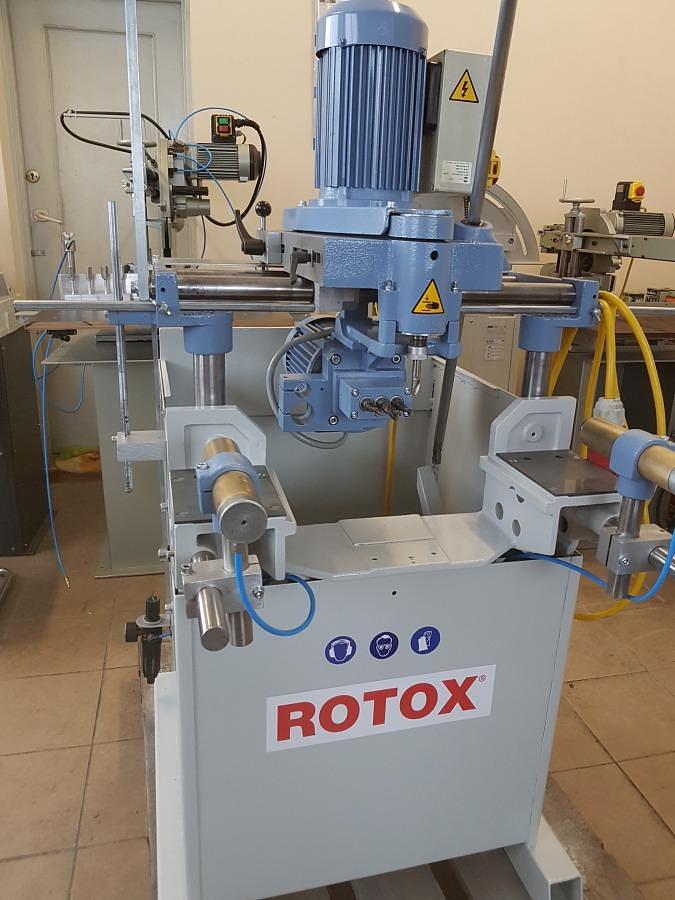 Used MILLING AND COPYING MACHINE ROTOX KF 349 YEAR 2001