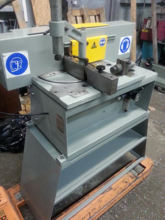 Used POST MILLING MACHINE ALUMA PRESSTA EISELE AKF 200 YEAR 1998