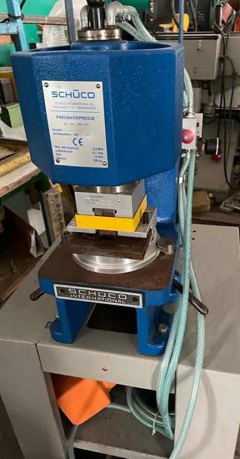 Used HYDROPNEUMATIC PRESS SCHUCO 290 124 FOR CUT-OUTS YEAR 2005