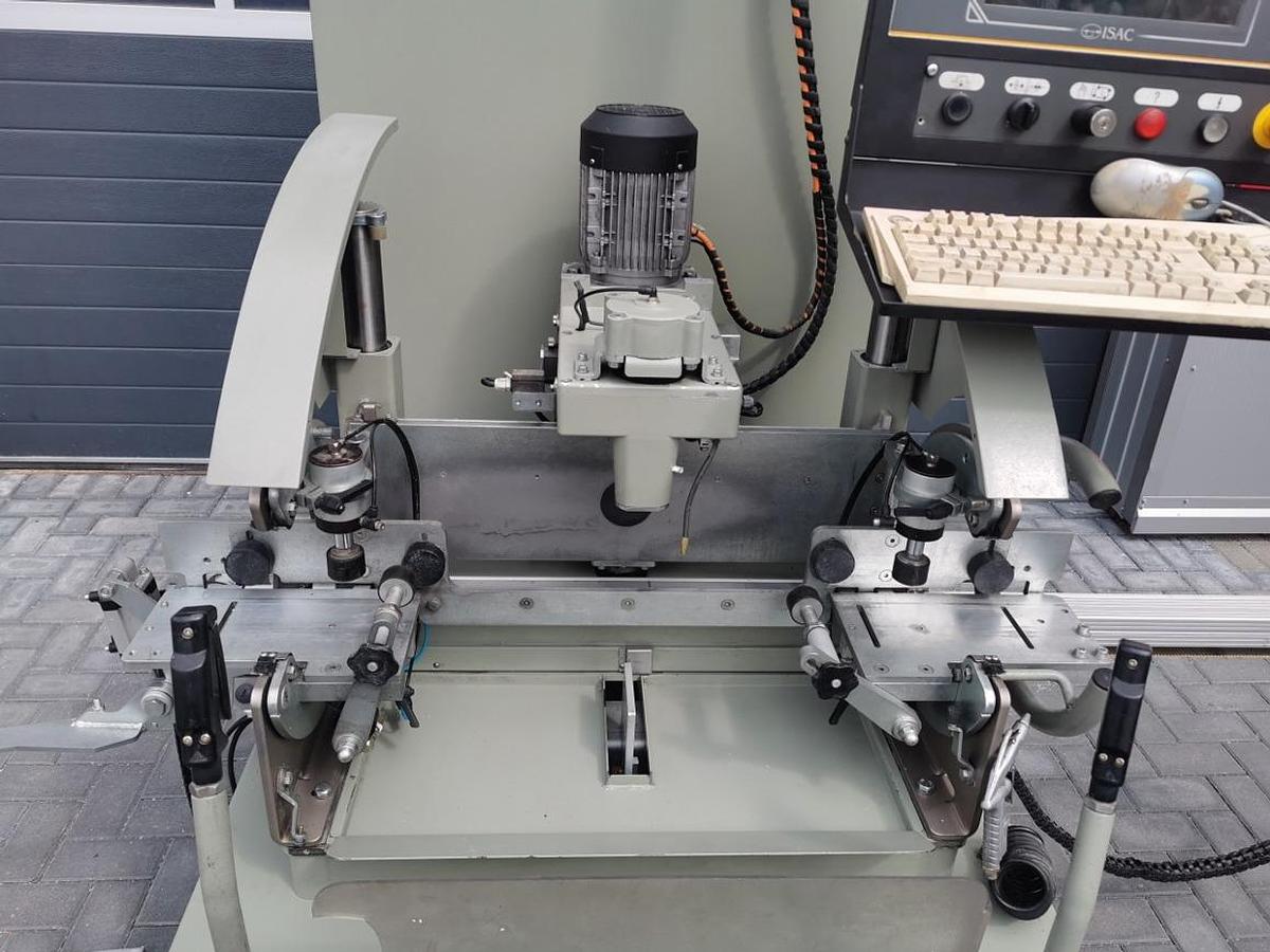 Używane CENTRUM OBRÓBCZE DO ALUMINIUM EMMEGI MICROMATIC ROK 2005