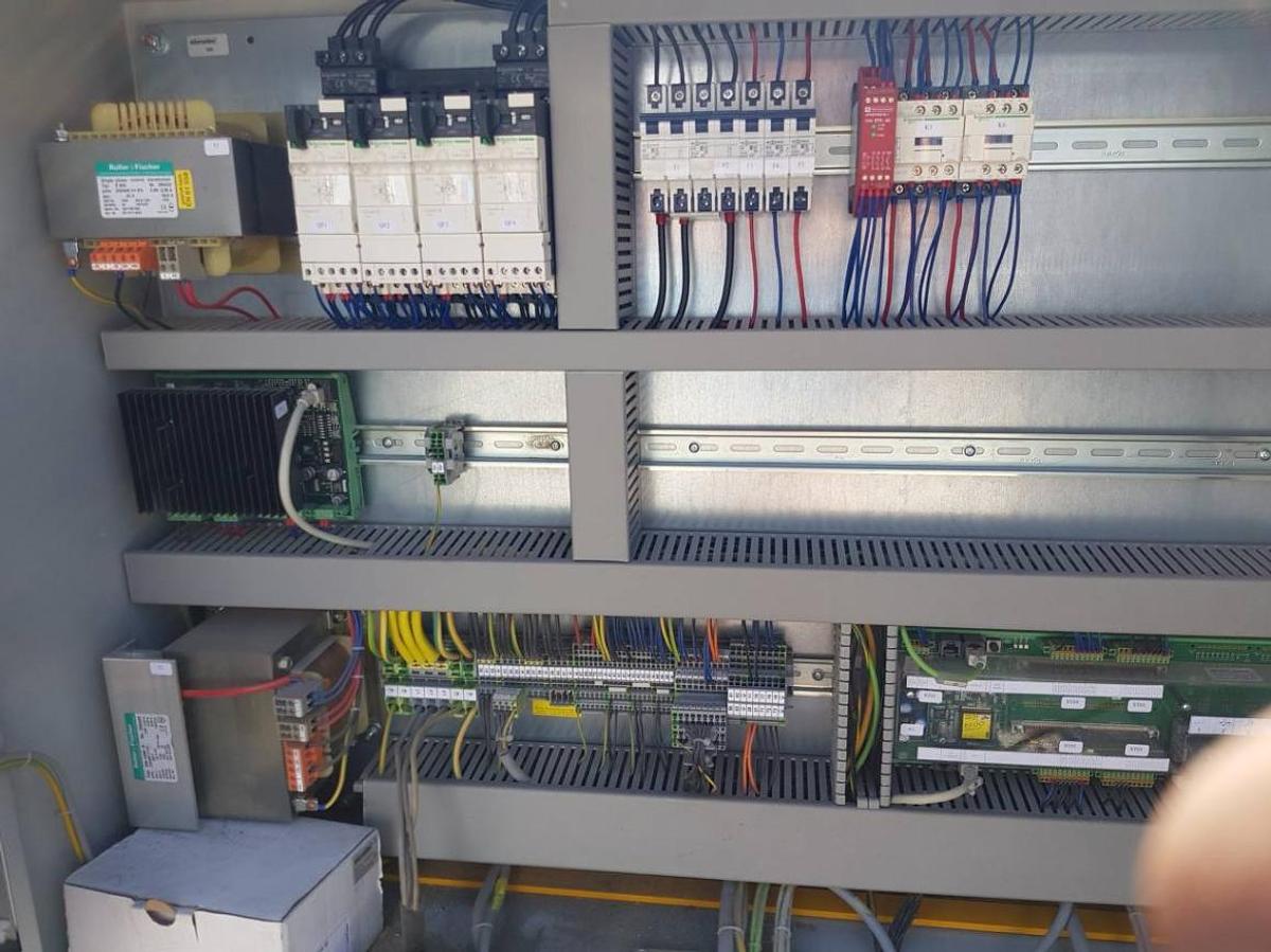 Używane PIŁA DWUGŁOWICOWA / AUTOMATYCZNA ELUMATEC DG 104 ROK 2011