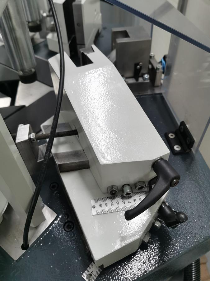 Used CORNER CRIMPING MACHINE ALUMA / PRESSTA EISELE 2000 YEAR 2011