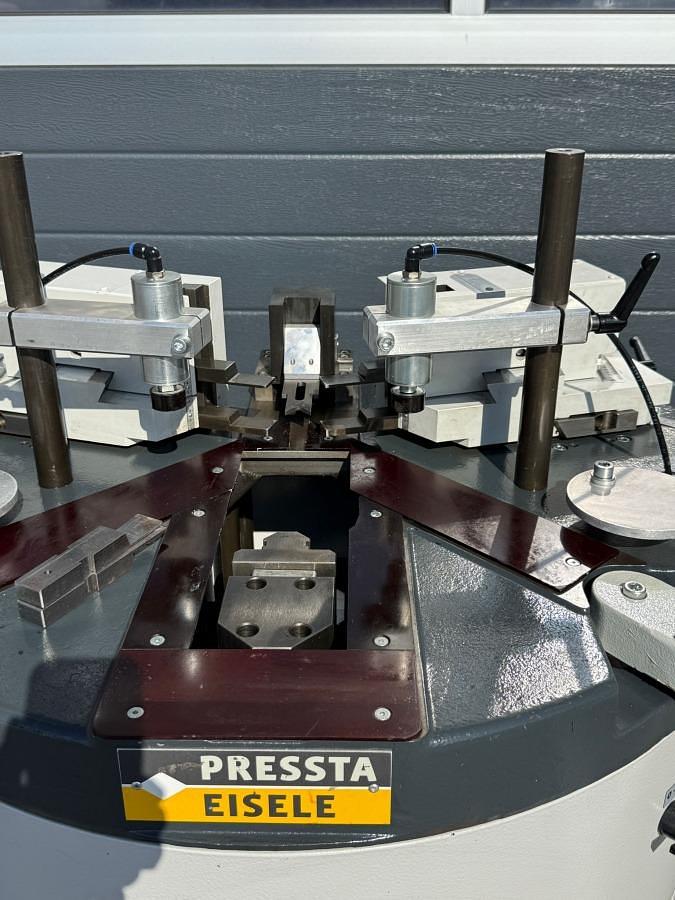 Używane ZAGNIATARKA / ZACISKARKA DO NAROŻY PRESSTA EISELE PV 5000 ROK 2022ZAGNIATARKA / ZACISKARKA DO NAROŻY PRESSTA EISELE PV 5000 NUMER SER 4795 ROK 2022