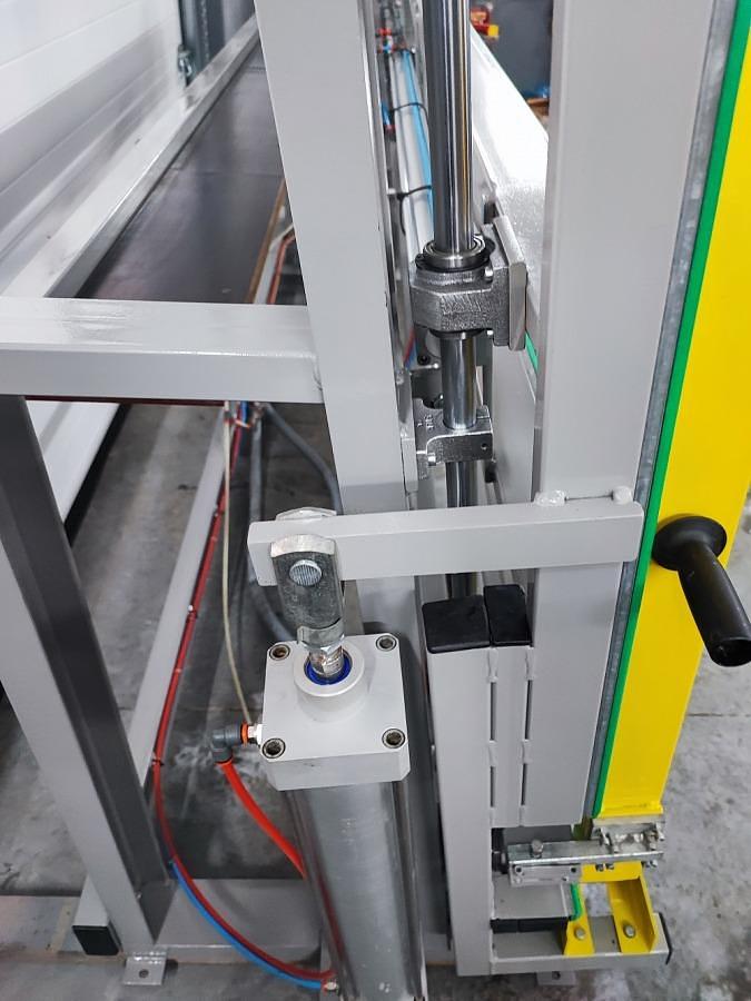 Używane PRASA DO KONTROLI I SZKLENIA ELUMATEC VE 3000 / FENSTERTECHNIK