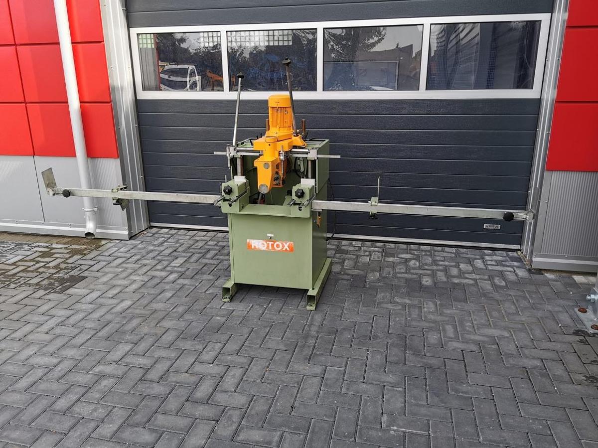 Used ROTOX KF 457 MILLING AND COPYING MACHINE