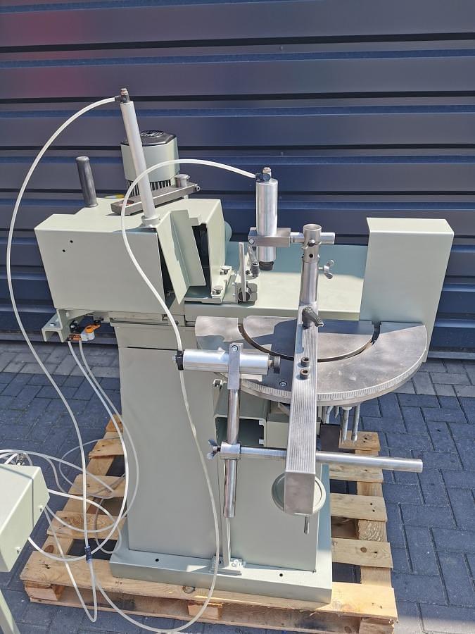 Używane FREZARKA DO SŁUPKA AUTOMATYCZNA GRAULE AKF 6/250