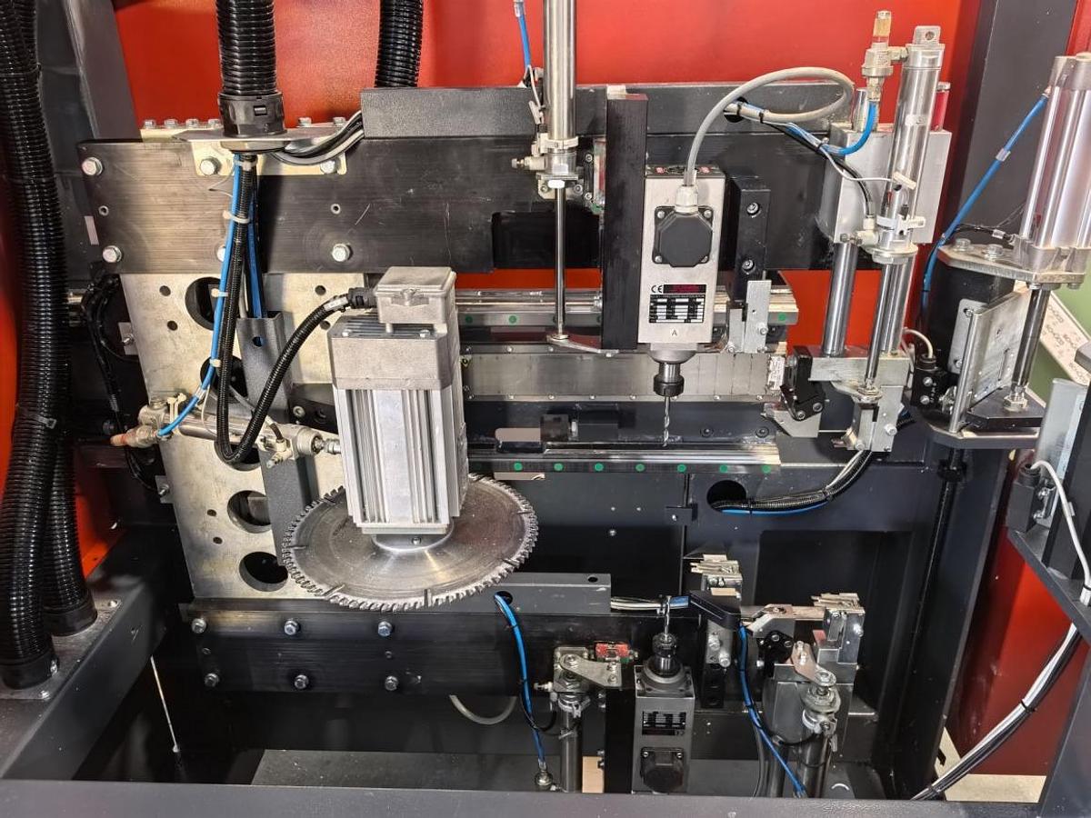 Używane OCZYSZCZARKA CNC GRAF SYNERGY WP CNC TURBO ROK 2015
