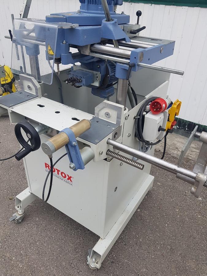 Used MILLING AND COPYING MACHINE (HANDLE) ROTOX KF 349 YEAR 2003