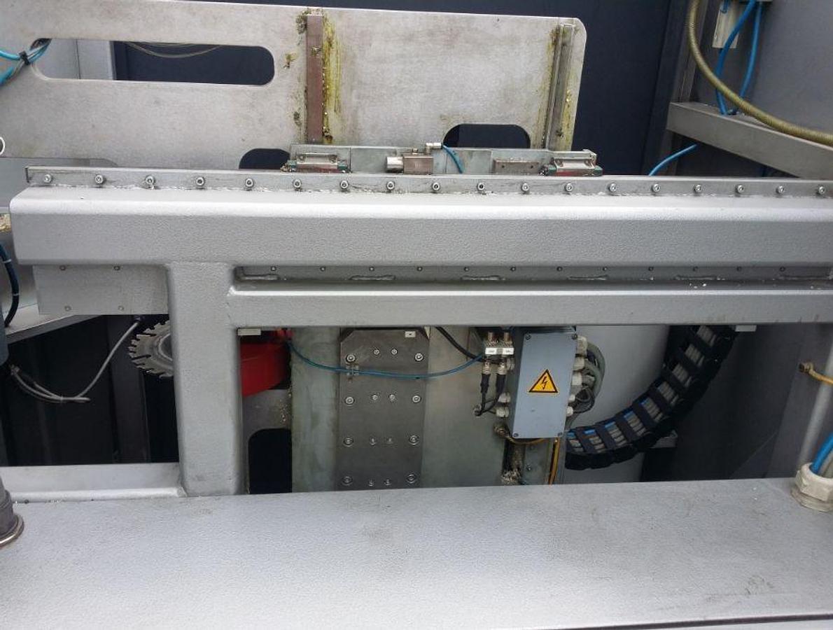 Used CNC BLAST MACHINE KMW APH - LA YEAR 2005
