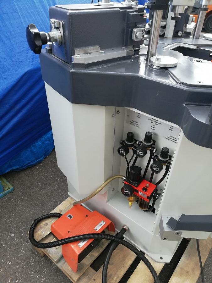 Used ELUMATEC CORNER CRIMPING MACHINE EP 124