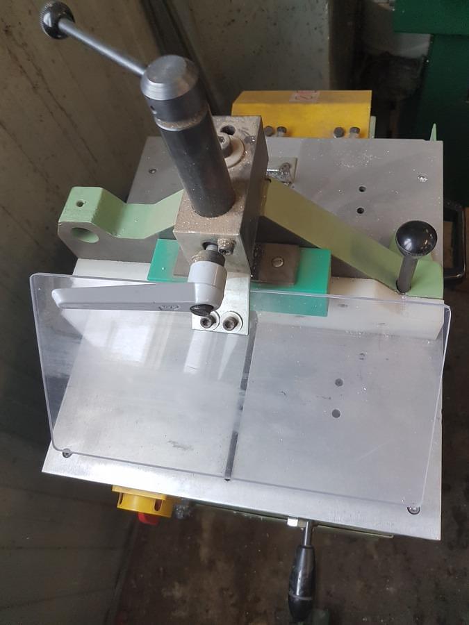Używane PIŁA JEDNOGŁOWICOWA DO LISTEW ALUMINIOWYCH MACSA M 300 ROK 2008