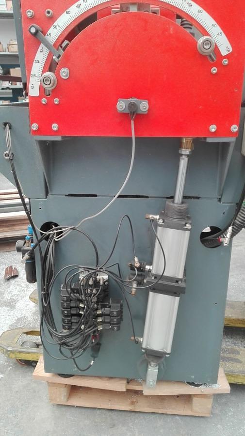 Używane PIŁA JEDNOGŁOWICOWA AUTOMATYCZNA DO ALUMINIUM TEKNA TK 133 ROK 2000