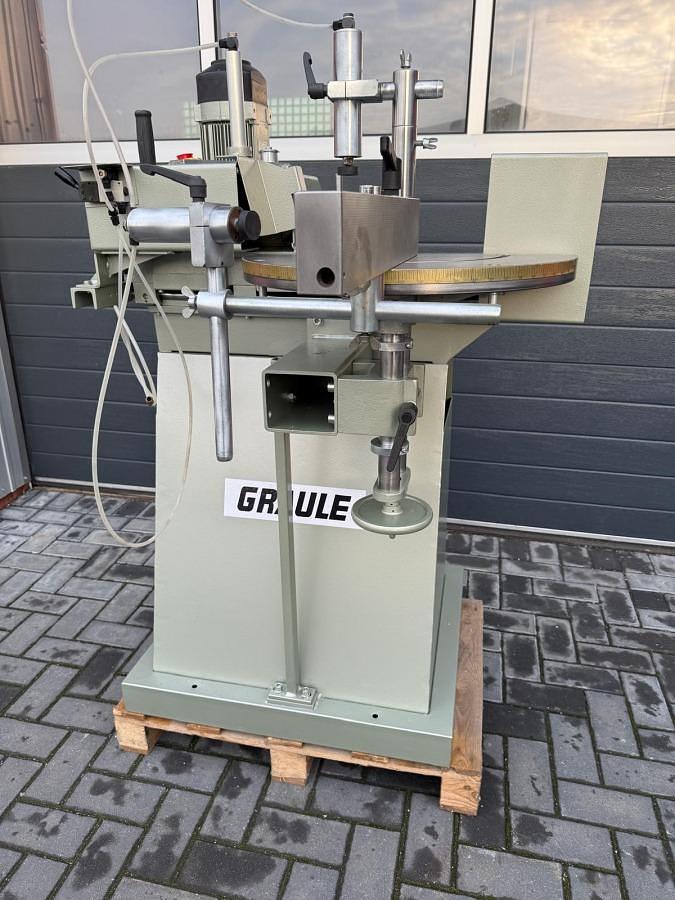 Used POLE MILLING MACHINE GRAULE AKF 6/250 YEAR 2005