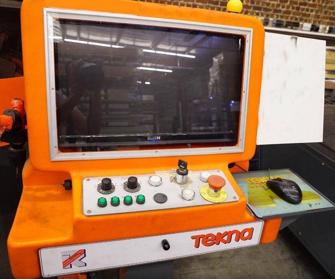 Used CUTTING AND MACHINING CENTRE TEKNA TK 804, YEAR 2011