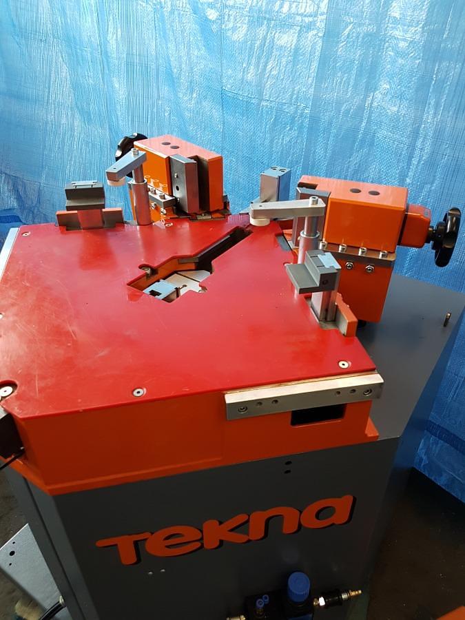 Używane ZAGNIATARKA / ZACISKARKA DO PROFILI ALUMINIOWYCH TEKNA TK 266 / SB ROK 2002