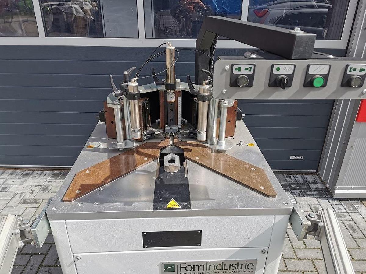 Used FOM INDUSTRIE BAIHA L CORNER CRIMPING MACHINE 2016