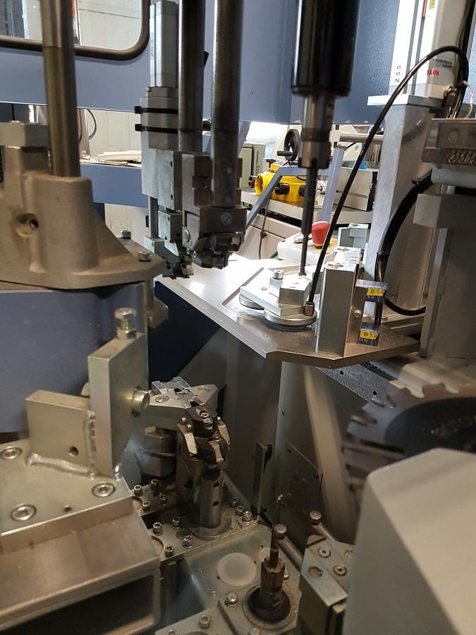 Używane OCZYSZCZARKA CNC DO NAROŻY ROTOX EPA 472  ROK 2012