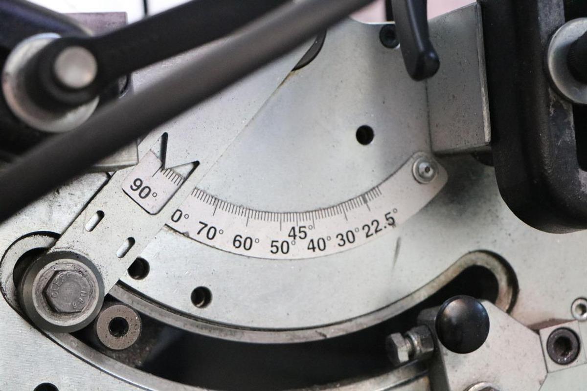 Używane PIŁA AUTOMATYCZNA DWUGŁOWICOWA FOM INDUSTRIE BZ ALVA 500 A ROK 2011