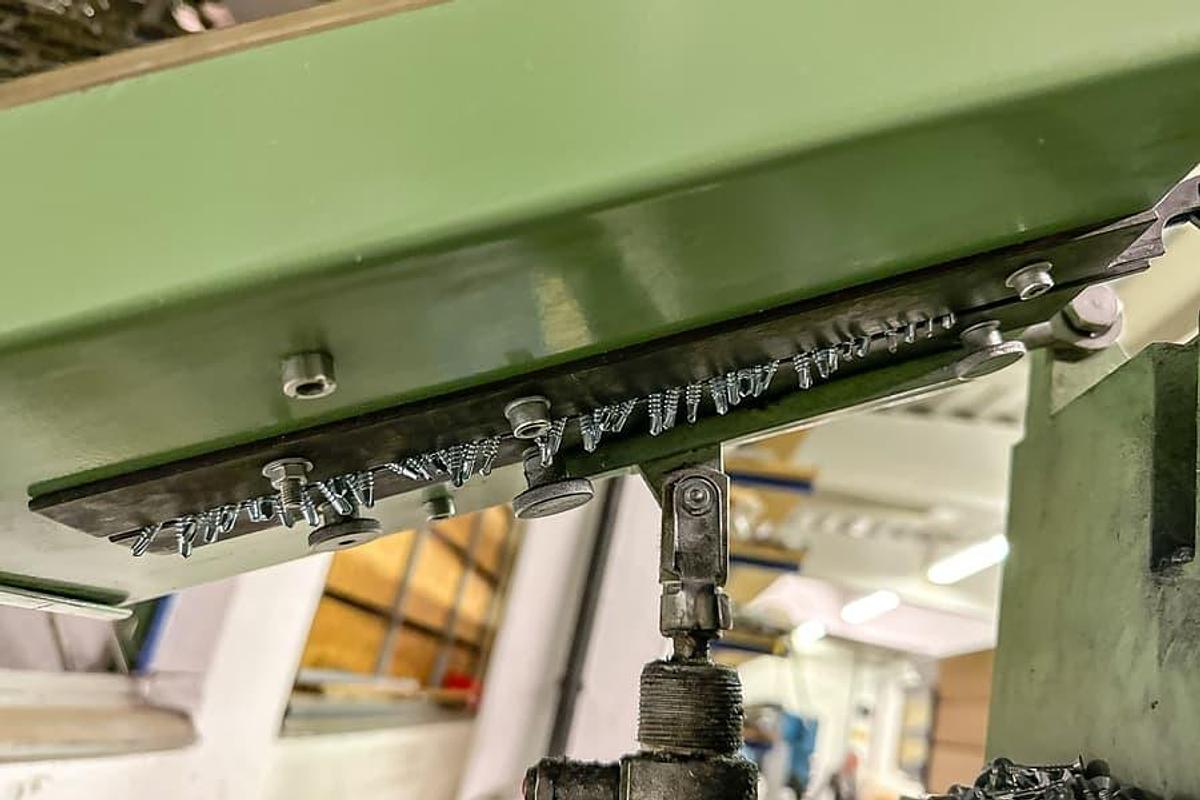 Używane 2009 SCREWDRIVER FOR STRENGTHENINGS URBAN DS 1700 WITH DRILL