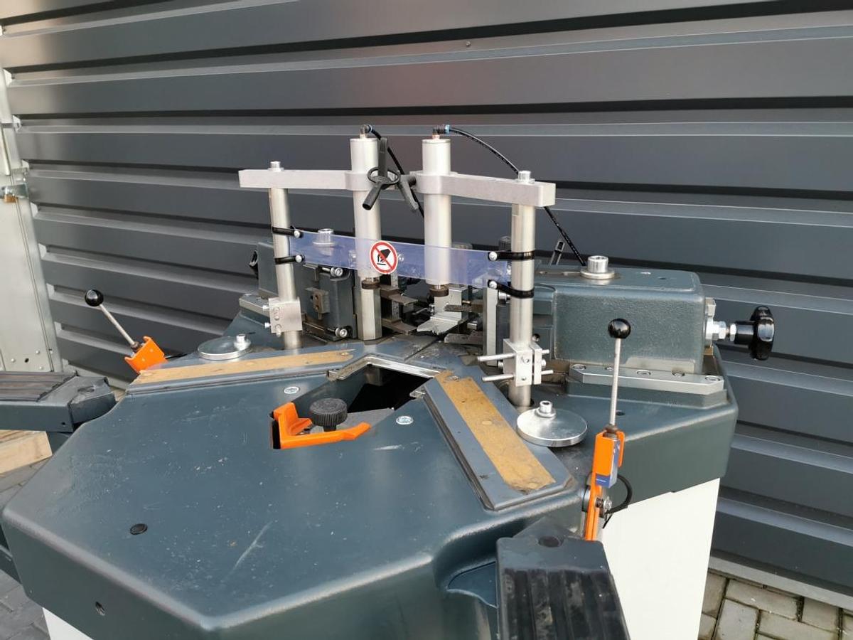 Used ELUMATEC CORNER CRIMPING MACHINE / CORNER CRIMPER EP 124 YEAR 2017