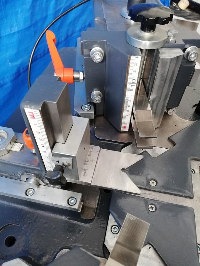 Used CRIMPING MACHINE ELUMATEC EP 124