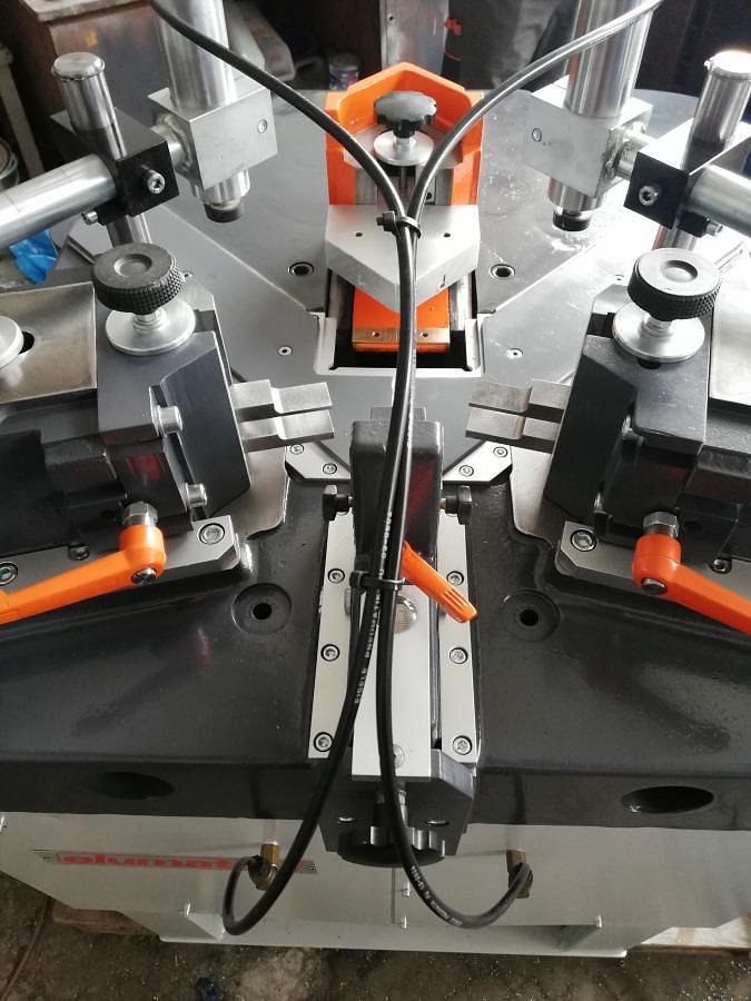 Used ELUMATEC CORNER CRIMPING MACHINE EP 124