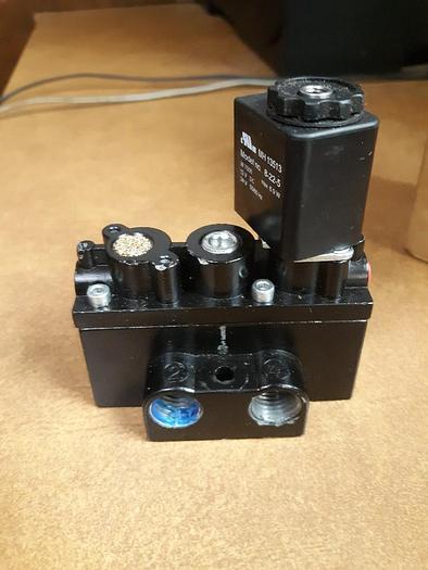 Used SURPLUS 1/4 in 12V DC, 4-Way/2-PositionSolenoid Air Control Valve