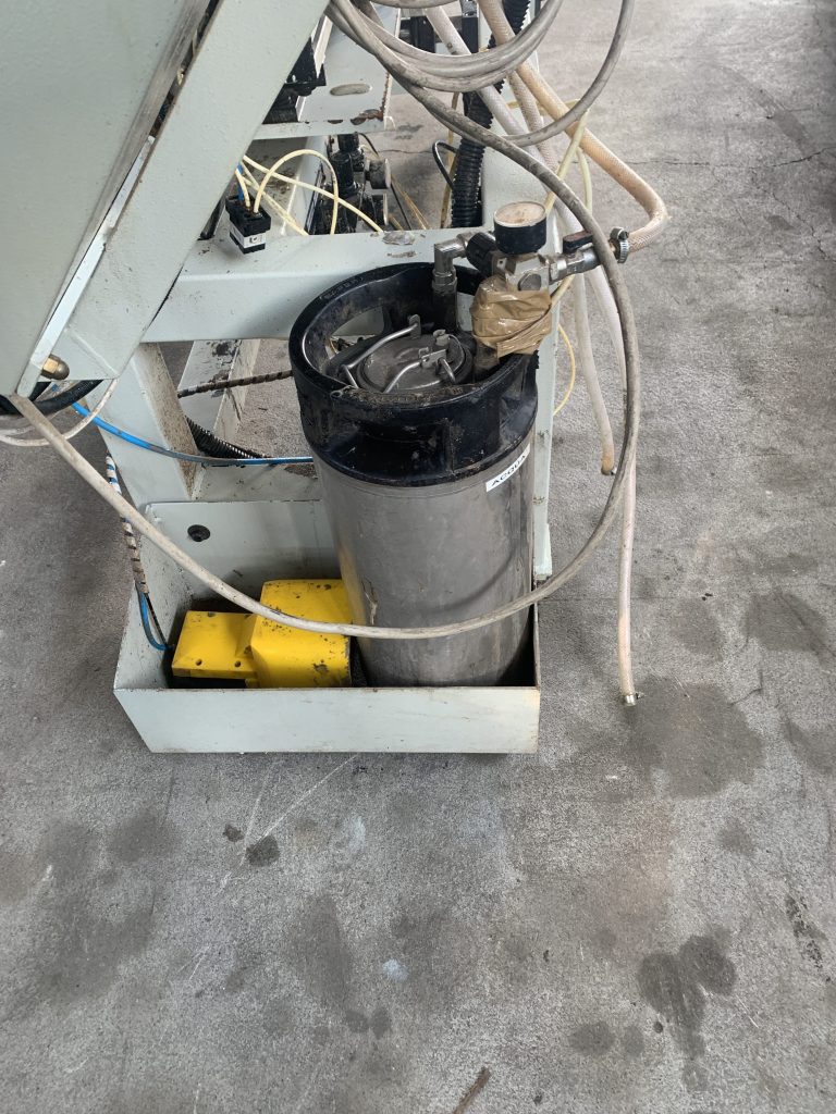 Used 2001 Spruzzatrice di colla per mortase stecche di lettini per bambini o simili