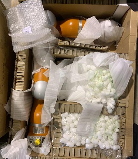 Used KUKA COLLABORATIVE  LBR 7 AXIS IIWA IV+ 7KG X 790R ROBOT WITH LR KUKA CONTROLLER