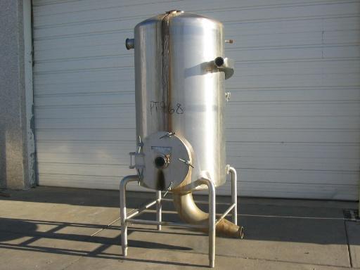 Usado 3000 GALLON STORAGE TANK.  CB