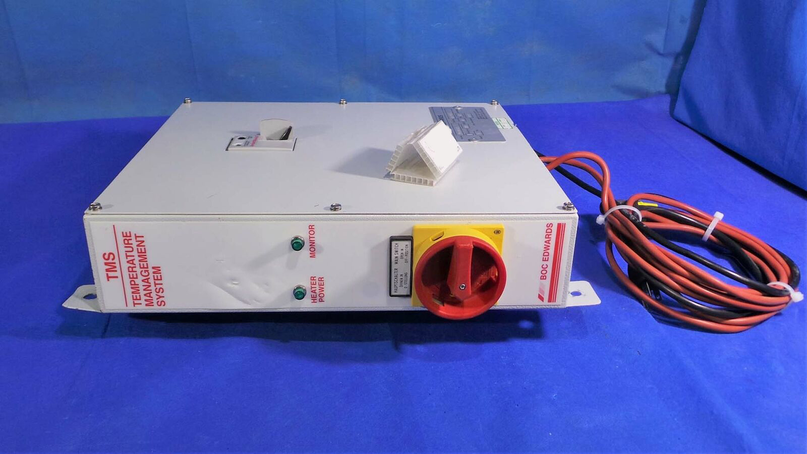 Used Edwards Y14204000 TMS TemperatureManagement System, Y14204000 / 120V / 60 Hz / 1.2 Kw /