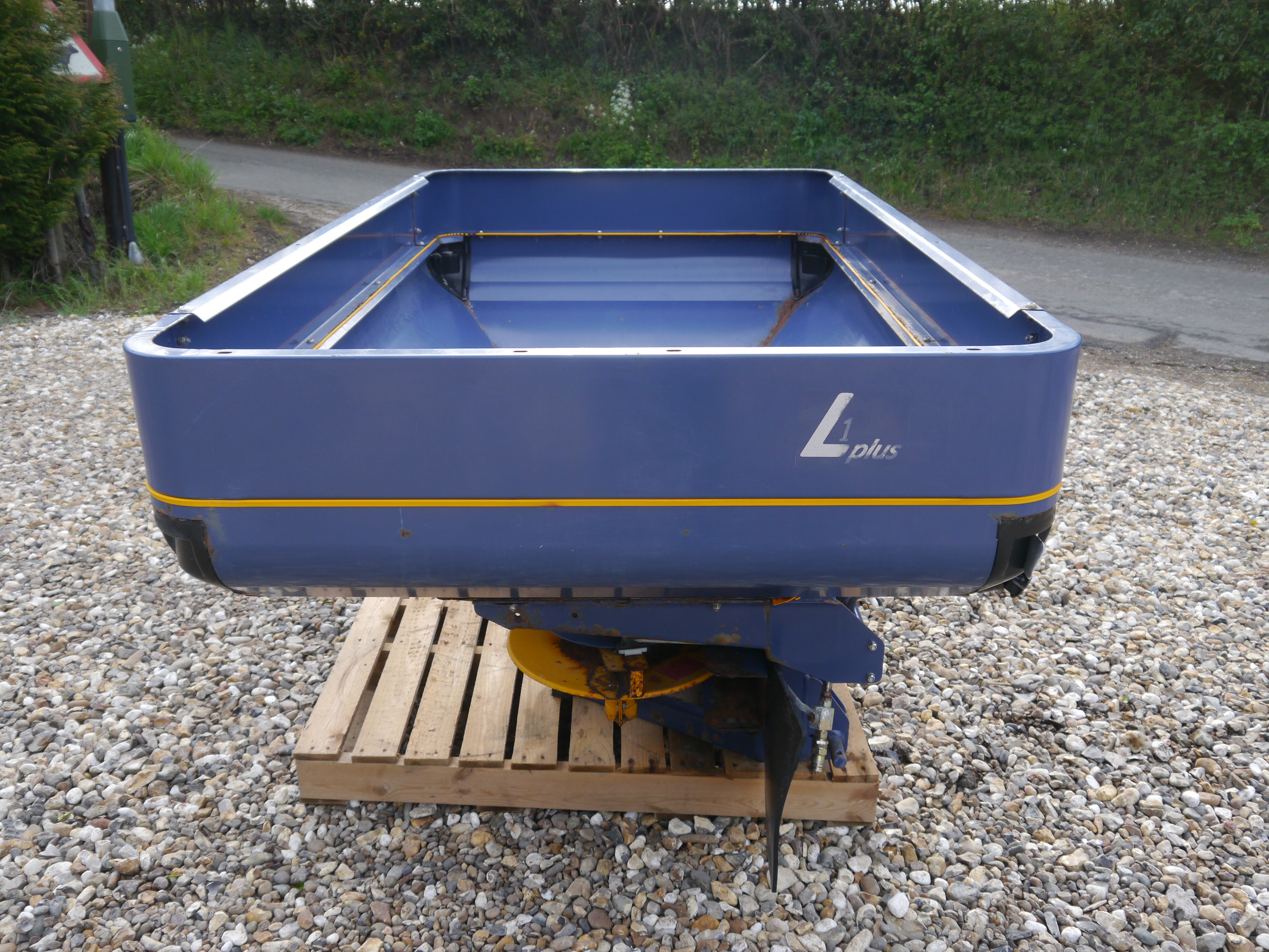 Used KRM L1 Plus Fertiliser Spreader