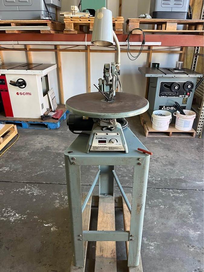 Used Delta 40-601 Scroll Saw with Stand & Work Light