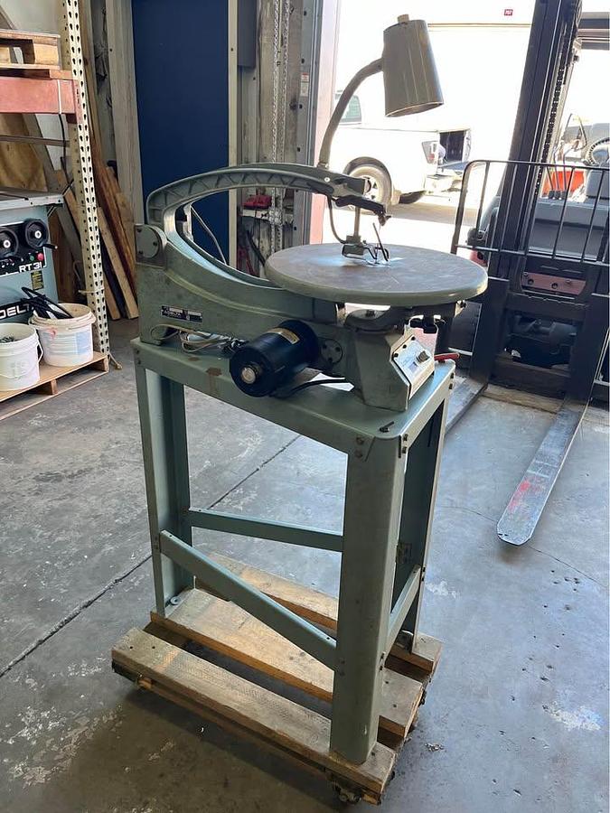 Used Delta 40-601 Scroll Saw with Stand & Work Light