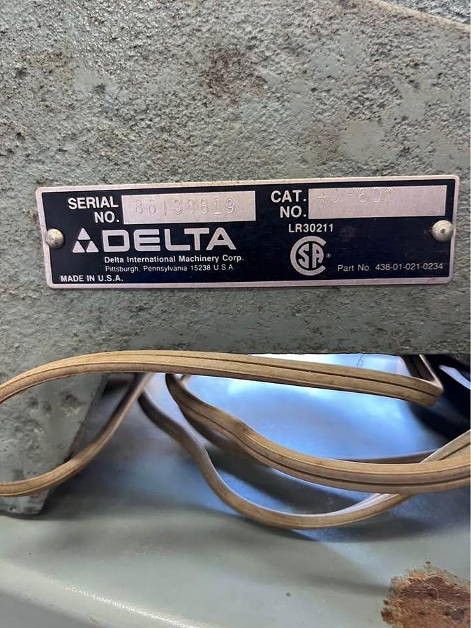 Used Delta 40-601 Scroll Saw with Stand & Work Light