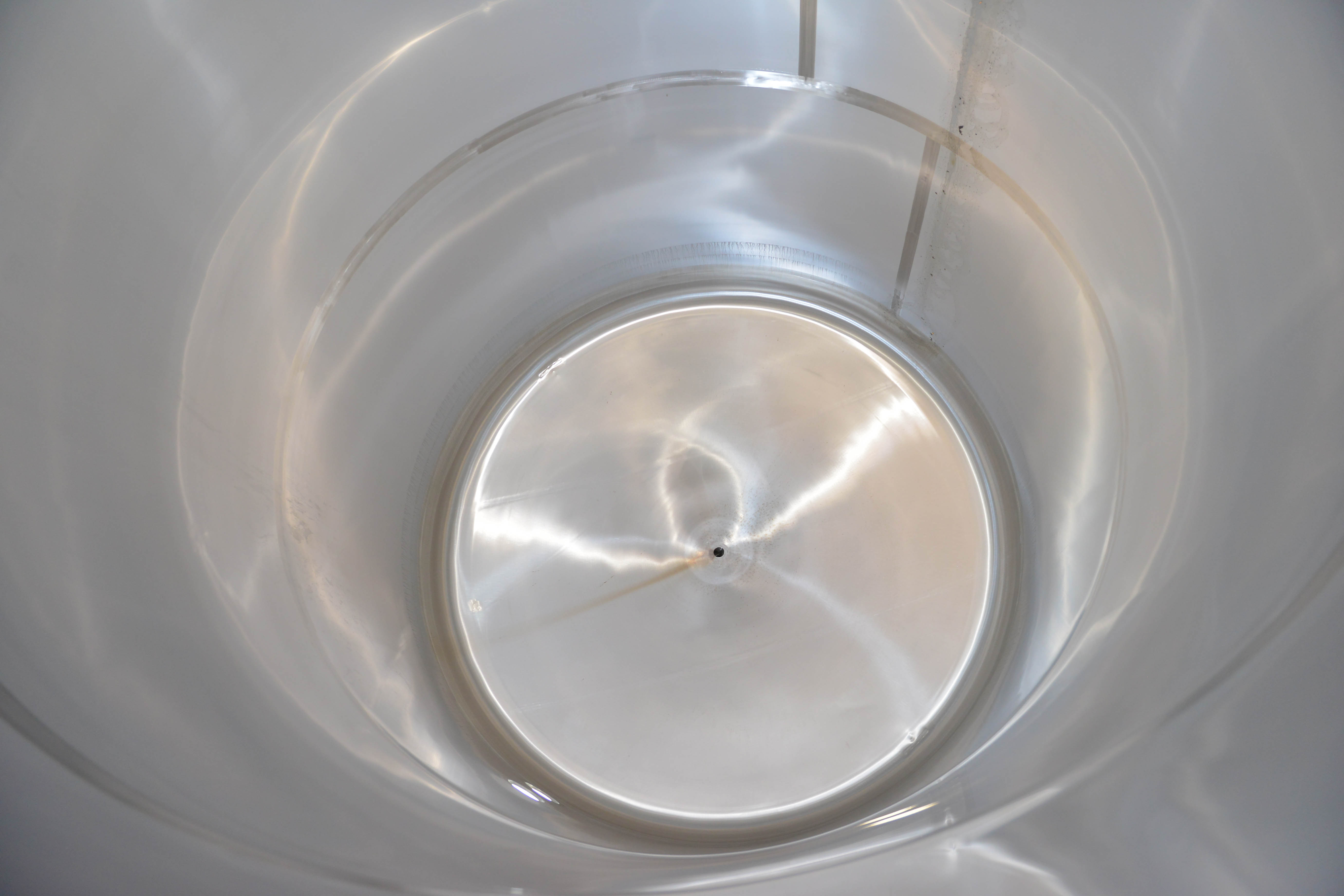 Used Serbatoio verticale 25.900 litri in acciaio inox AISI316