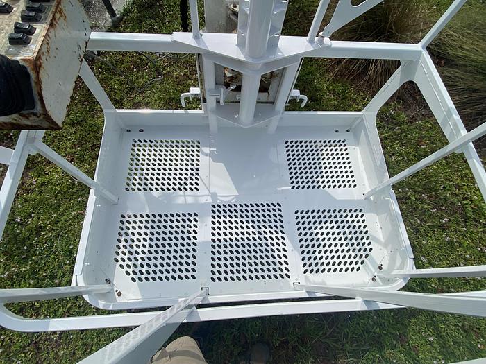 Used Altec LS63 on 2015 International 4300 SBA 4x2 Reg Cab Flatbed Truck - M37501