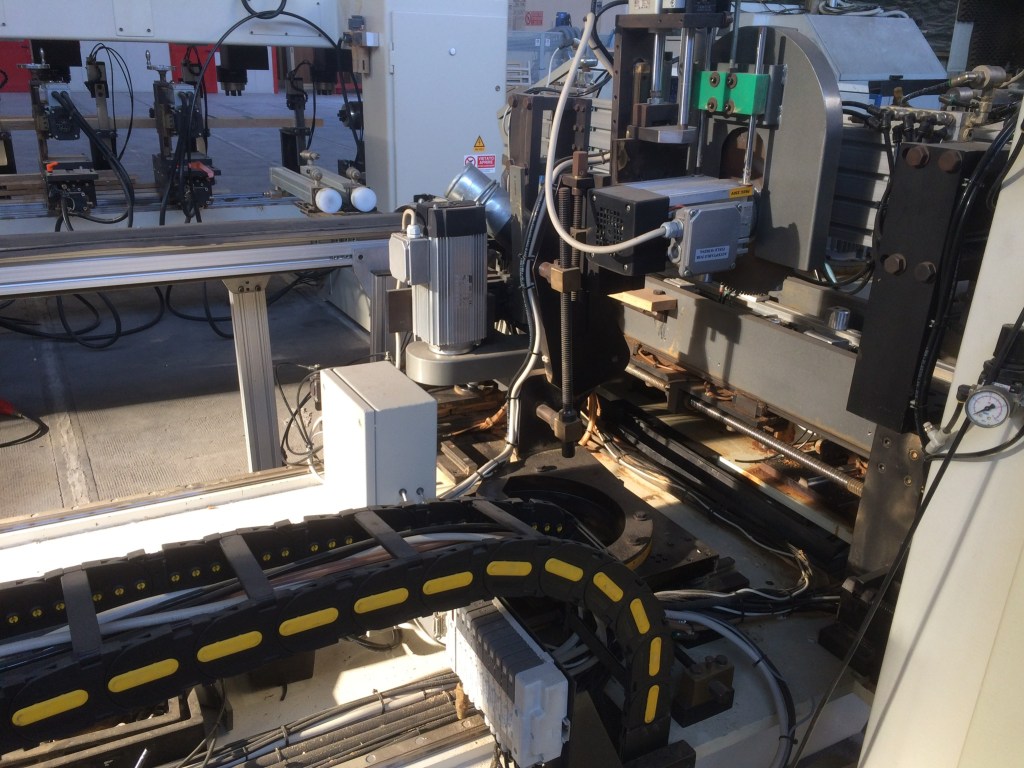 Usato 2008 Fresatrice Levigatrice Troncatrice per gambe di sedia o elementi simili