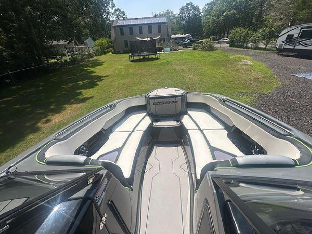 Used 2021 Yamaha Boat 255XD | 25ft