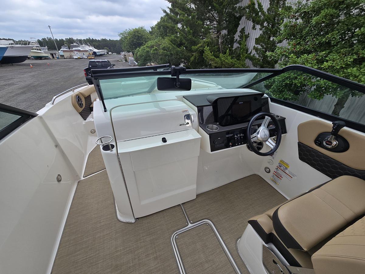 Used 2019 25' Sea Ray SDX 250