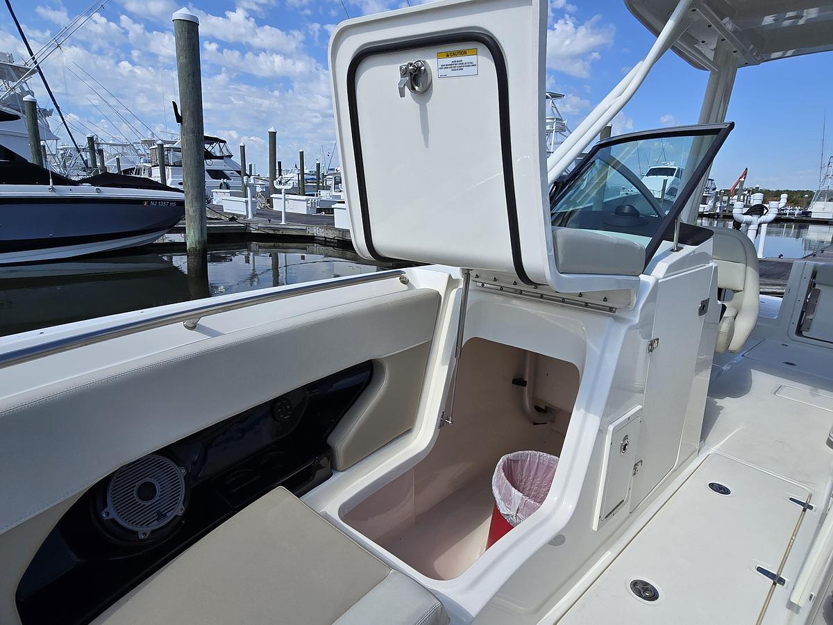 Used 2022 Boston Whaler 240 Vantage | 24ft