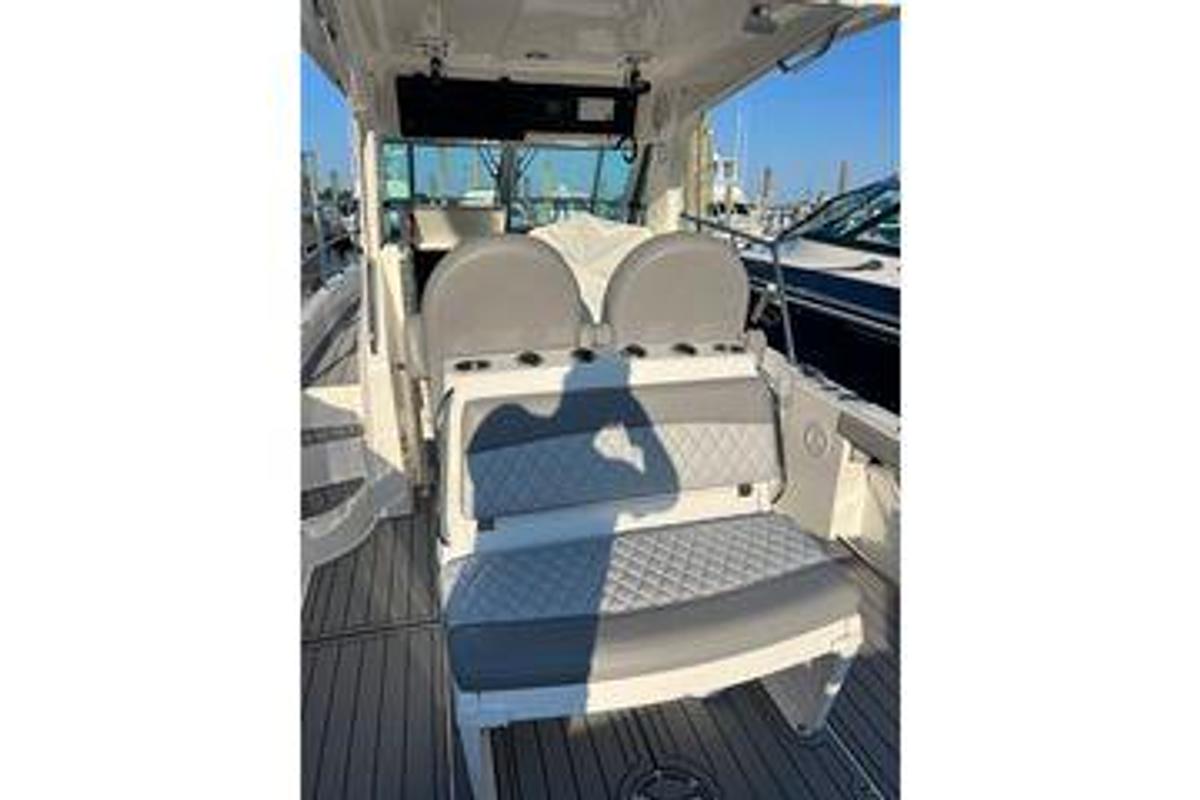 Used 2015 28' True World Marine TE289