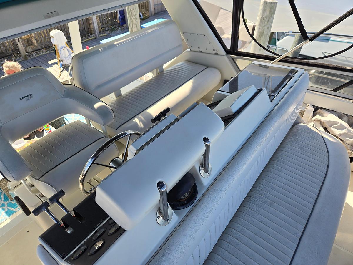 Used 1994 Carver 390CPMY | 39ft